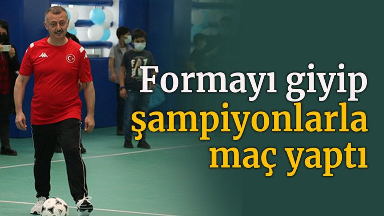 Büyükakın formayı giyip şampiyonlarla maç yaptı